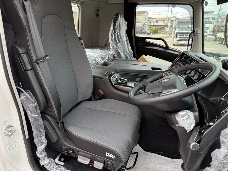 車両画像 23: 令和8年(2026)：三菱ふそう：24スーパーグレート：トレーラーヘッド