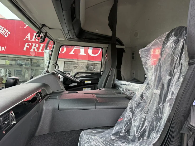 車両画像 30: 令和8年(2026)：三菱ふそう：24スーパーグレート：トレーラーヘッド