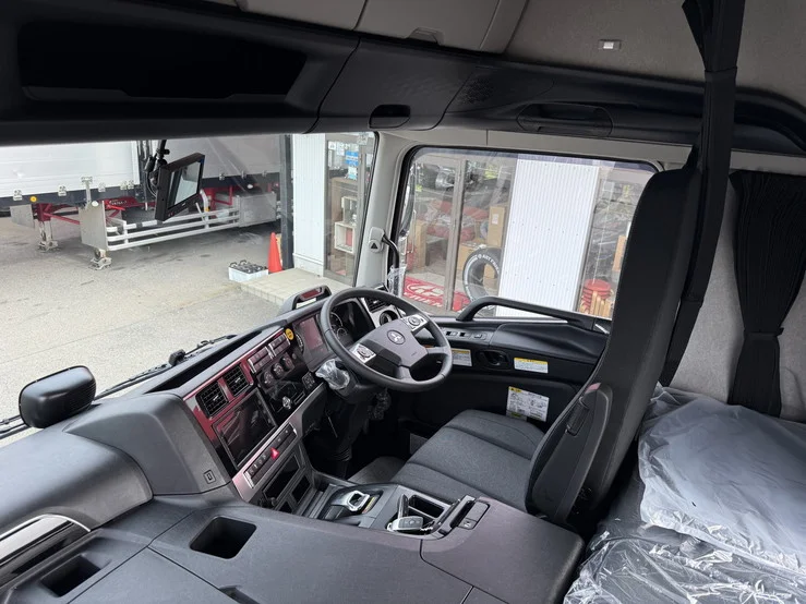 車両画像 31: 令和8年(2026)：三菱ふそう：24スーパーグレート：トレーラーヘッド