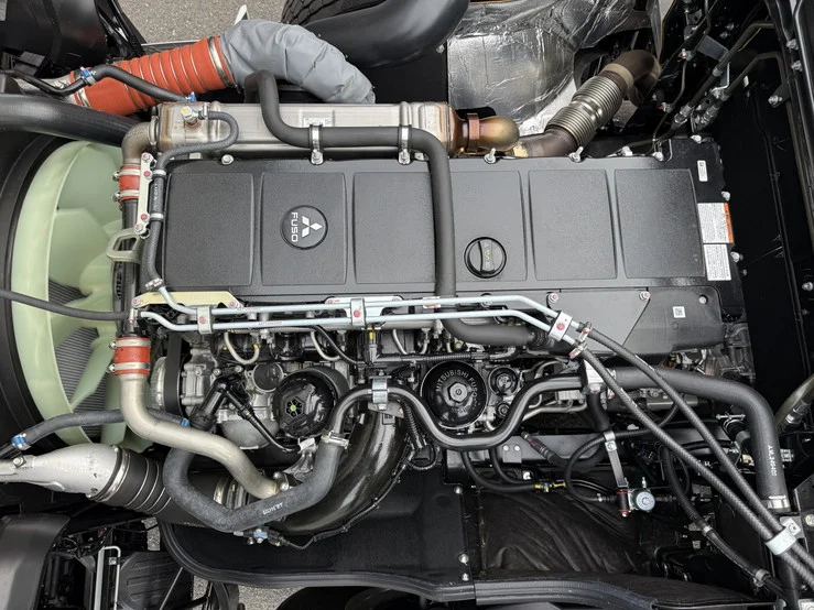 車両画像 35: 令和8年(2026)：三菱ふそう：24スーパーグレート：トレーラーヘッド