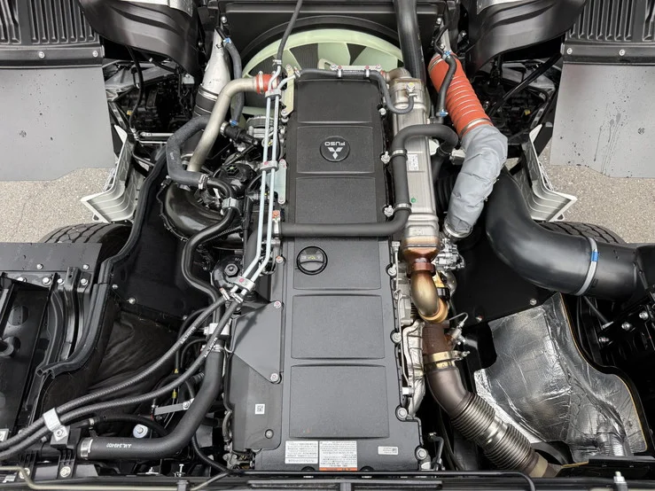 車両画像 36: 令和8年(2026)：三菱ふそう：24スーパーグレート：トレーラーヘッド