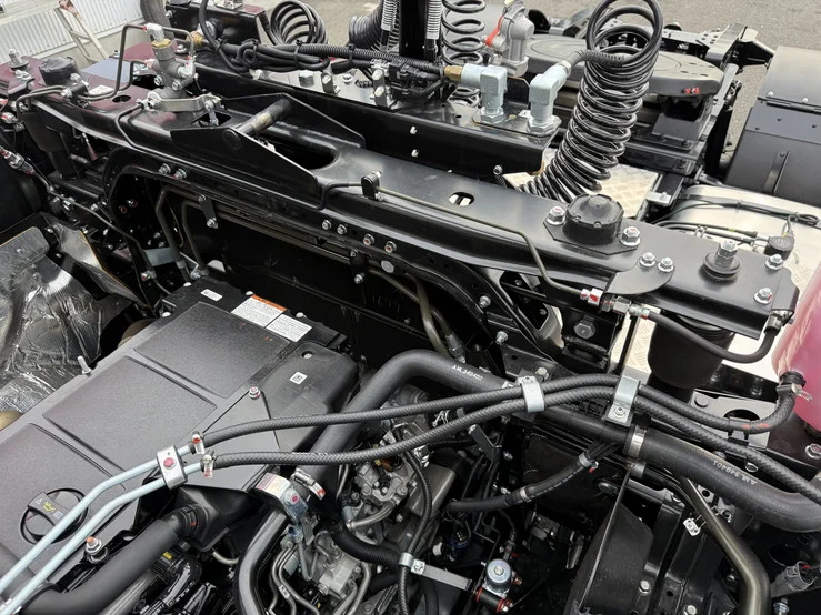 車両画像 38: 令和8年(2026)：三菱ふそう：24スーパーグレート：トレーラーヘッド