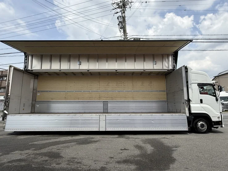 車両画像 10: 令和6年(2024)：いすゞ：ギガ：アルミウィング