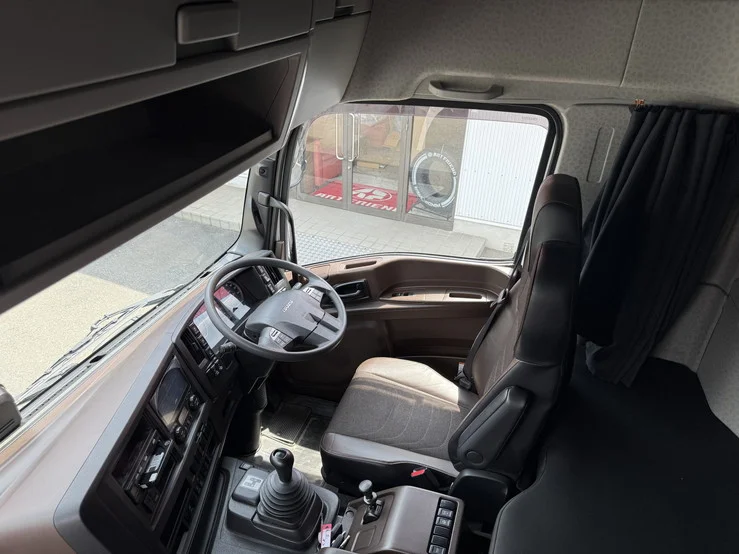車両画像 28: 令和6年(2024)：いすゞ：ギガ：アルミウィング