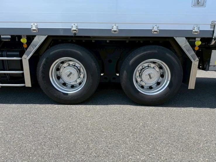 車両画像 35: 令和4年(2022)：日野：17プロフィア：アルミウィング