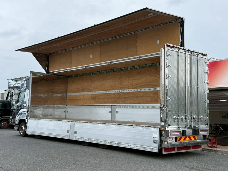 車両画像 11: 令和3年(2021)：いすゞ：ギガ：アルミウィング