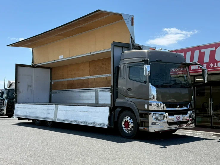 車両画像 14: 令和元年(2019)：三菱ふそう：17スーパーグレート：アルミウィング