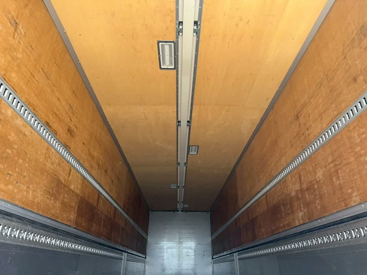 車両画像 18: 令和元年(2019)：三菱ふそう：17スーパーグレート：アルミウィング