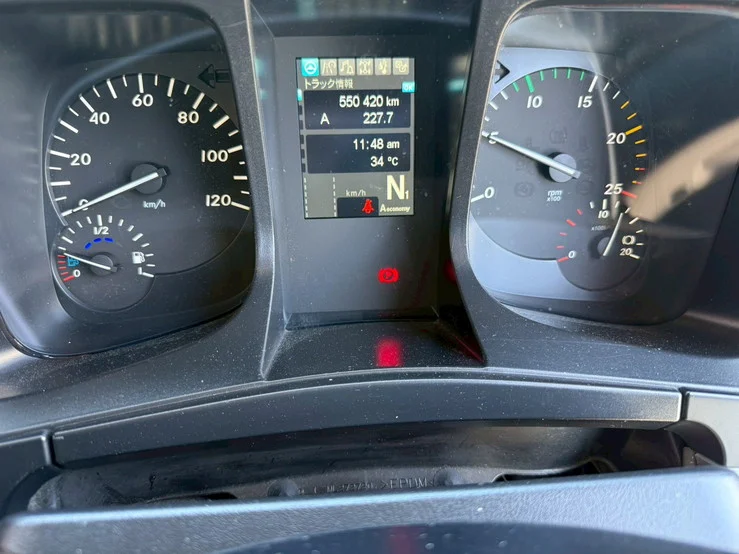 車両画像 27: 令和元年(2019)：三菱ふそう：17スーパーグレート：アルミウィング