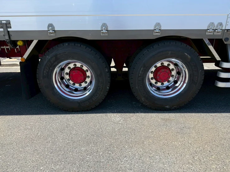 車両画像 36: 令和元年(2019)：三菱ふそう：17スーパーグレート：アルミウィング
