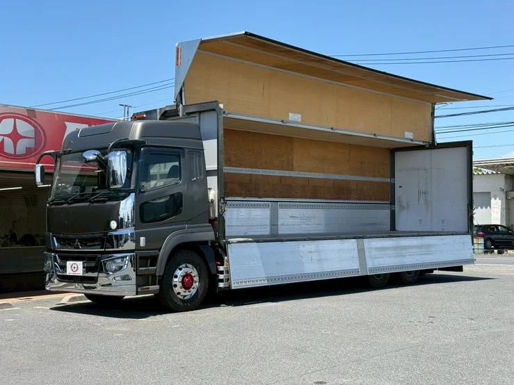 車両画像 9: 令和元年(2019)：三菱ふそう：17スーパーグレート：アルミウィング