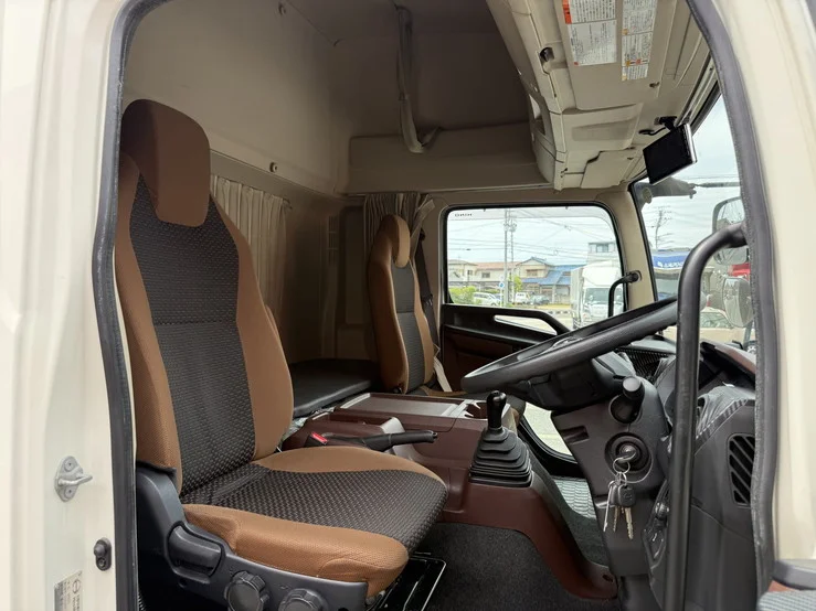 車両画像 21: 令和5年(2023)：日野：17レンジャー：アルミウィング