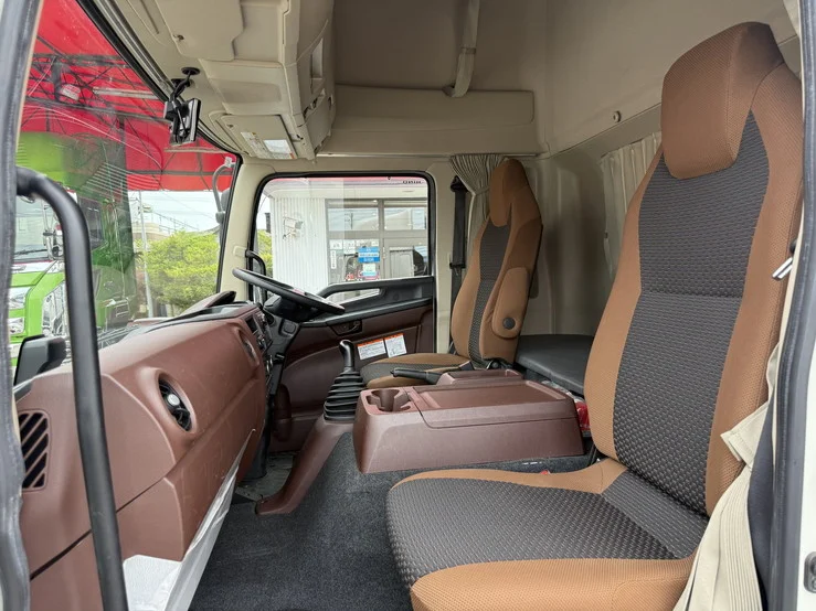車両画像 28: 令和5年(2023)：日野：17レンジャー：アルミウィング