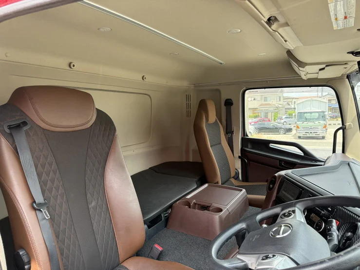 車両画像 19: 令和元年(2019)：日野：17プロフィア：冷凍ウィング