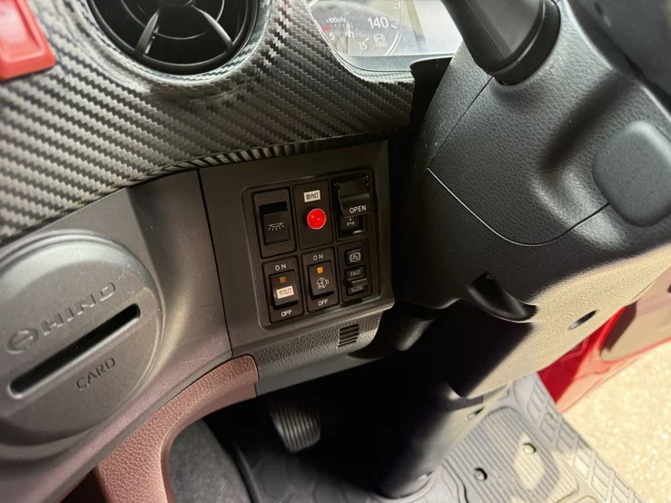 車両画像 28: 令和元年(2019)：日野：17プロフィア：冷凍ウィング