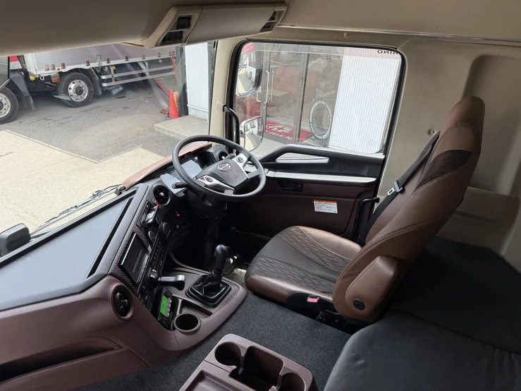 車両画像 30: 令和元年(2019)：日野：17プロフィア：冷凍ウィング