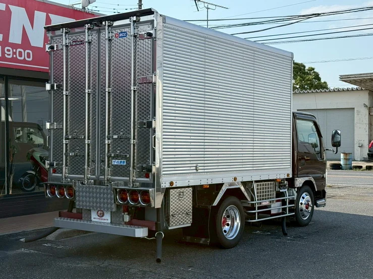 車両画像 11: 令和2年(2020)：いすゞ：エルフ：冷凍バン