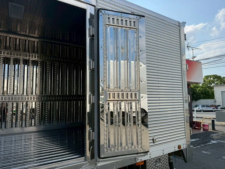 車両画像 6: 令和2年(2020)：いすゞ：エルフ：冷凍バン