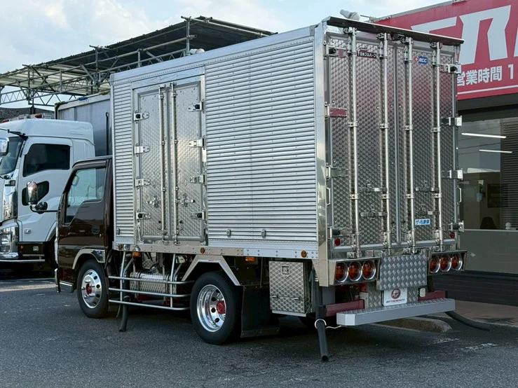 車両画像 9: 令和2年(2020)：いすゞ：エルフ：冷凍バン