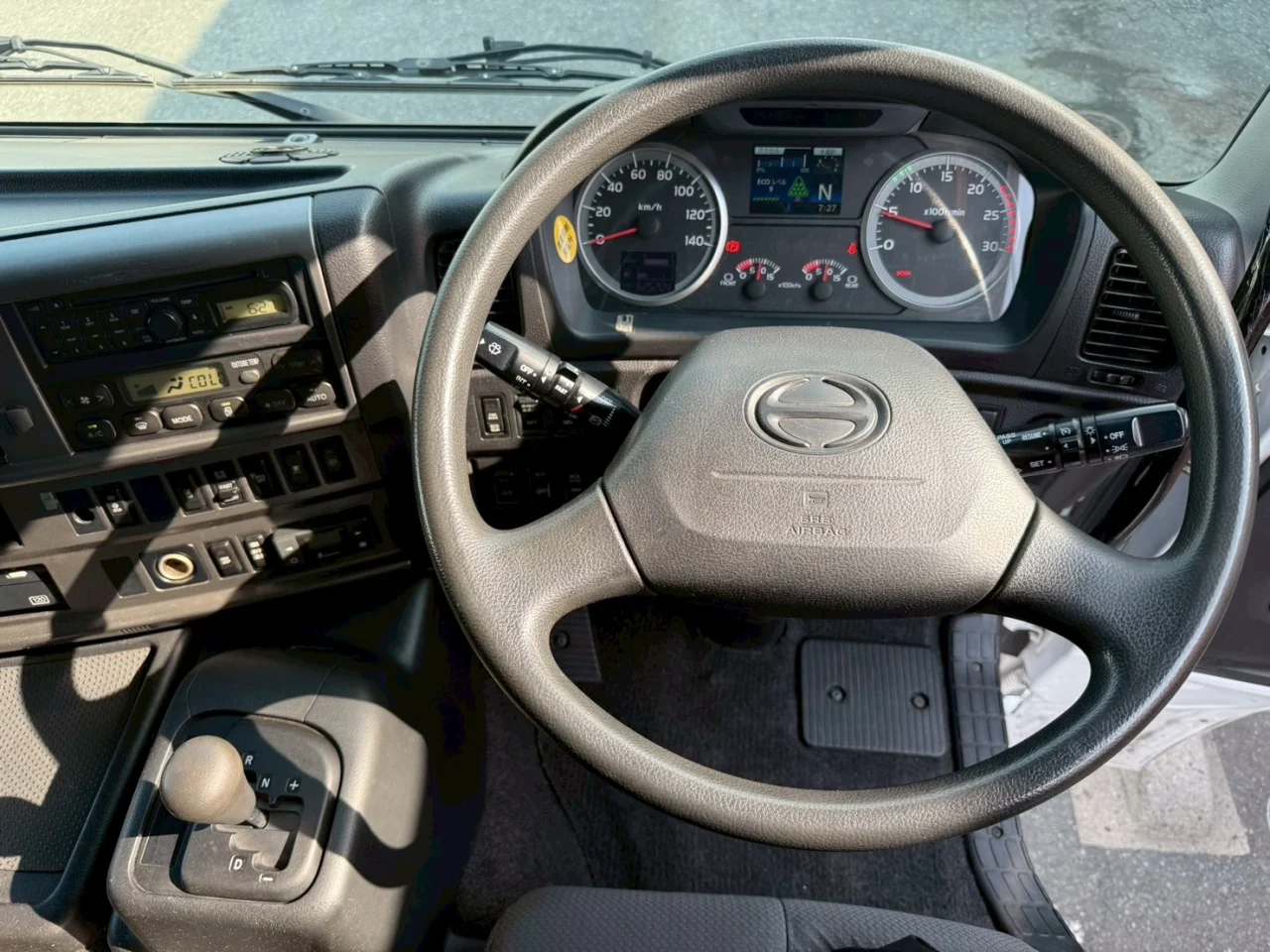 車両画像 35: 平成28年(2016)：日野：プロフィア：アルミウィング