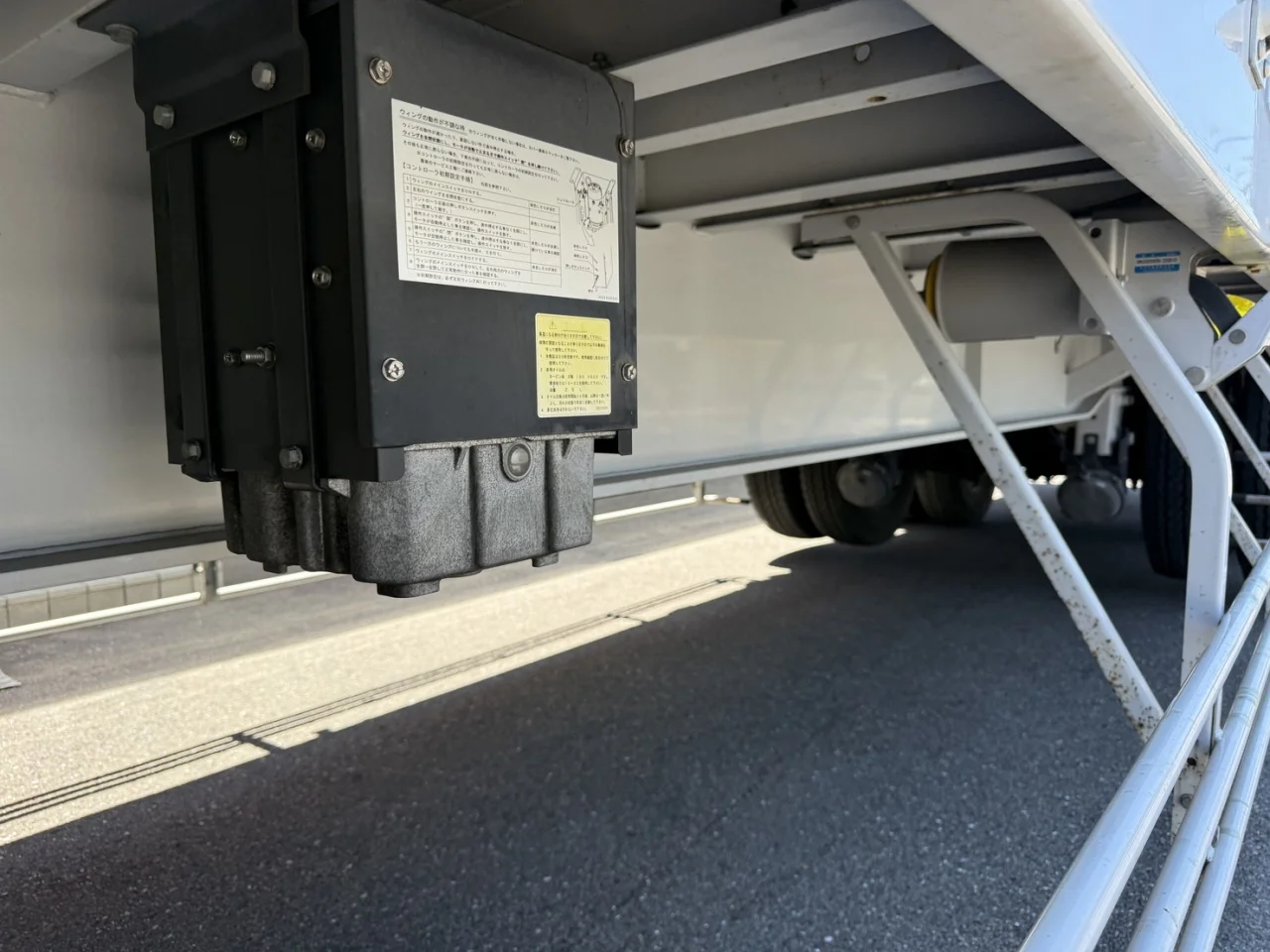 車両画像 28: 令和4年(2022)：トレクス：バンセミトレーラー：トレーラーウィング