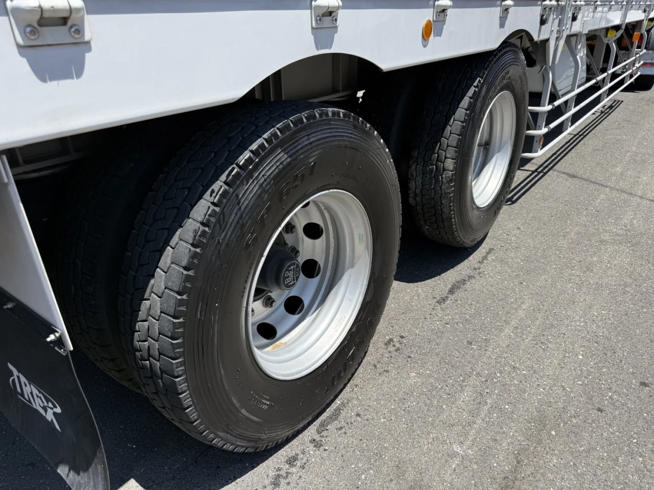 車両画像 32: 令和4年(2022)：トレクス：バンセミトレーラー：トレーラーウィング