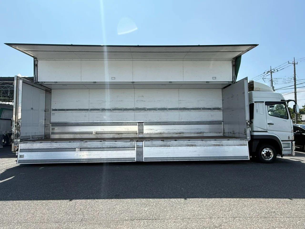 車両画像 12: 令和4年(2022)：三菱ふそう：17スーパーグレート：アルミウィング