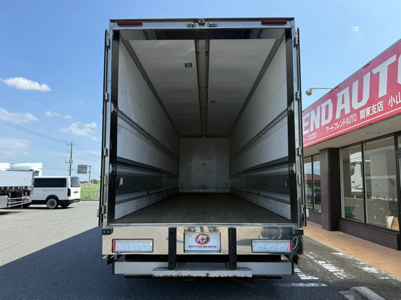 車両画像 24: 令和4年(2022)：三菱ふそう：17スーパーグレート：アルミウィング