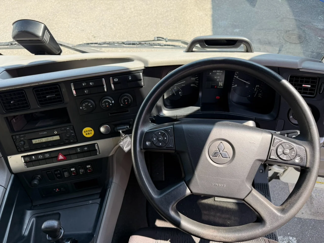 車両画像 32: 令和4年(2022)：三菱ふそう：17スーパーグレート：アルミウィング
