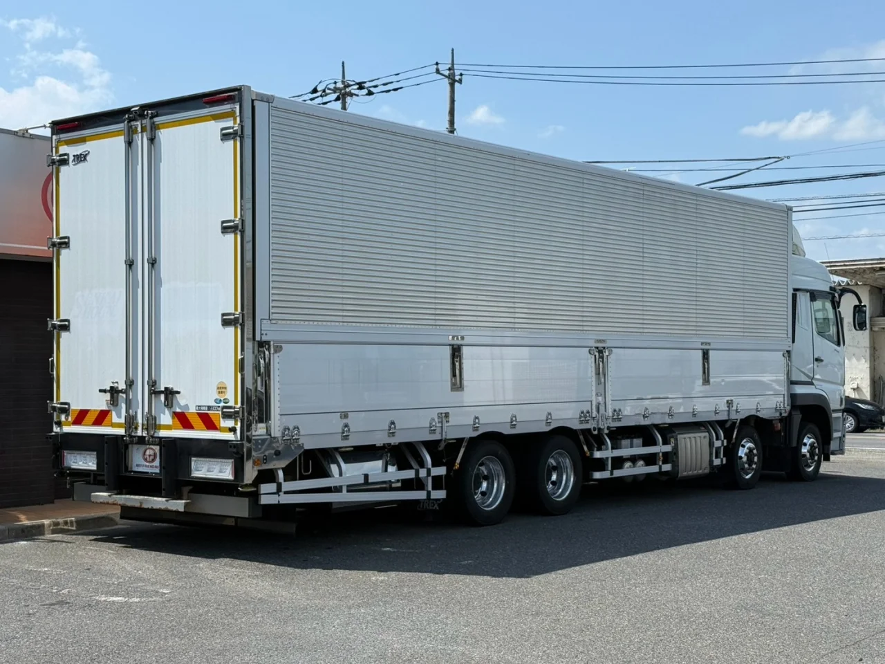 車両画像 5: 令和4年(2022)：三菱ふそう：17スーパーグレート：アルミウィング