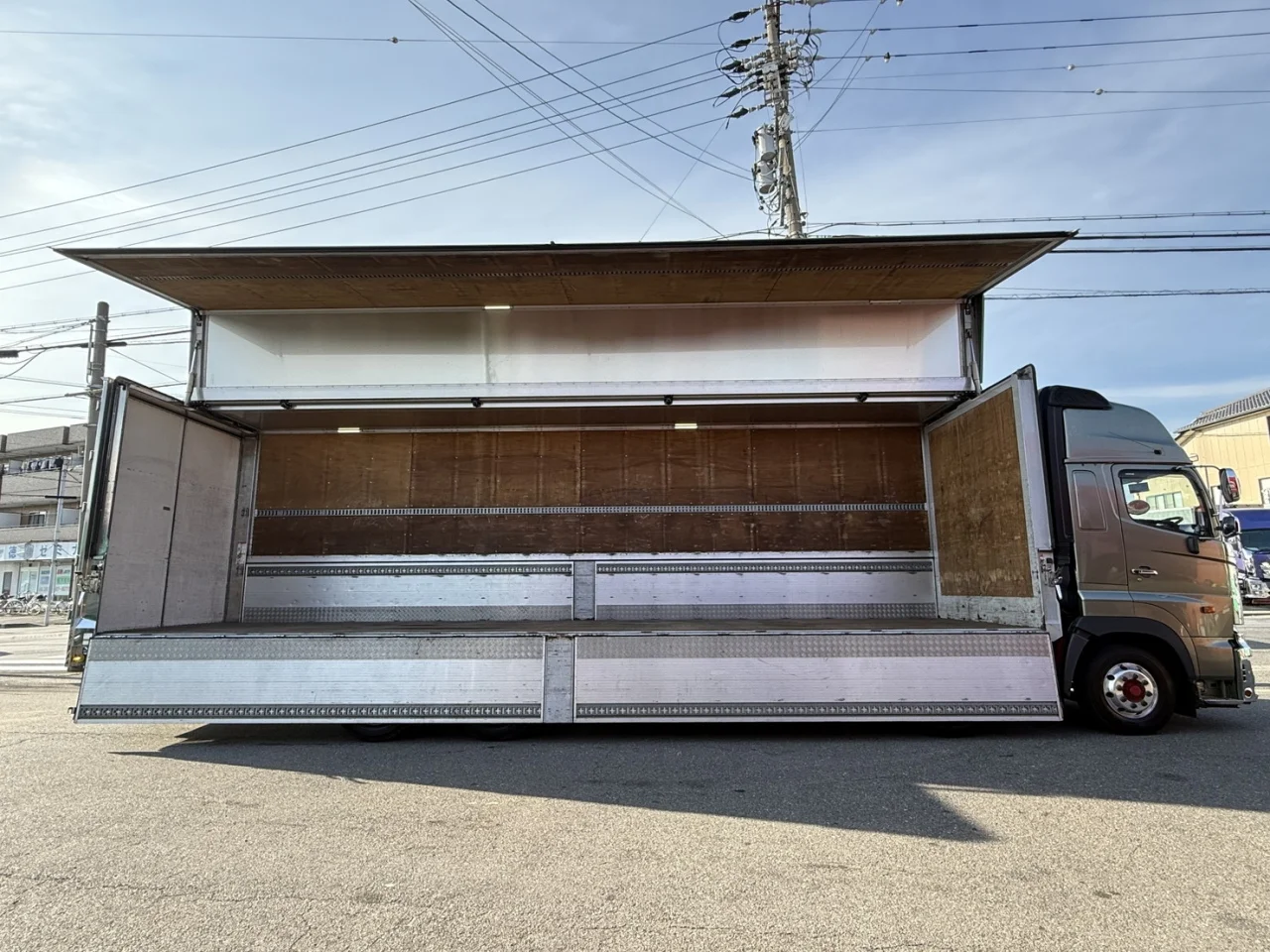 車両画像 10: 平成30年(2018)：日野：17プロフィア：アルミウィング