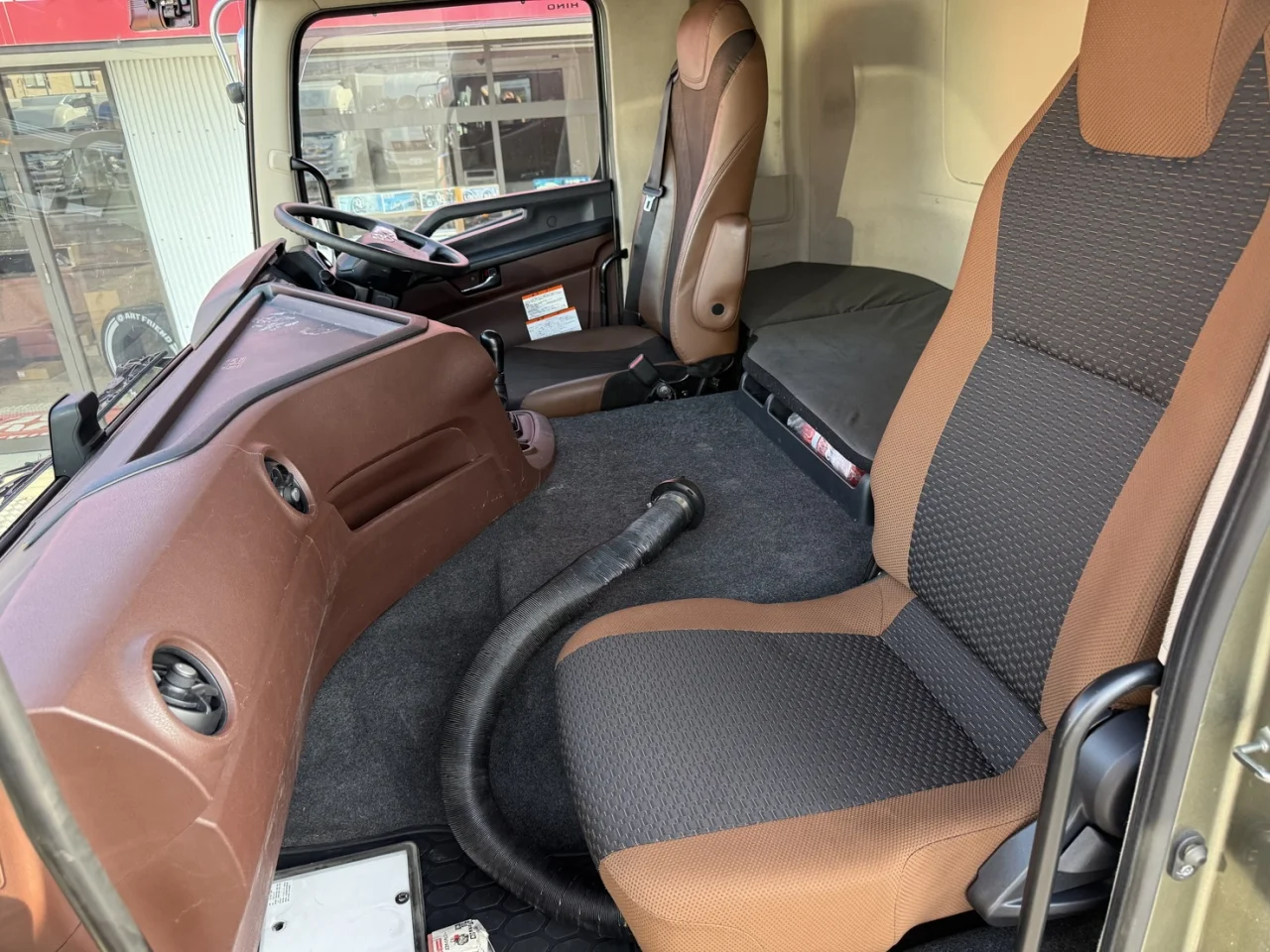 車両画像 27: 平成30年(2018)：日野：17プロフィア：アルミウィング