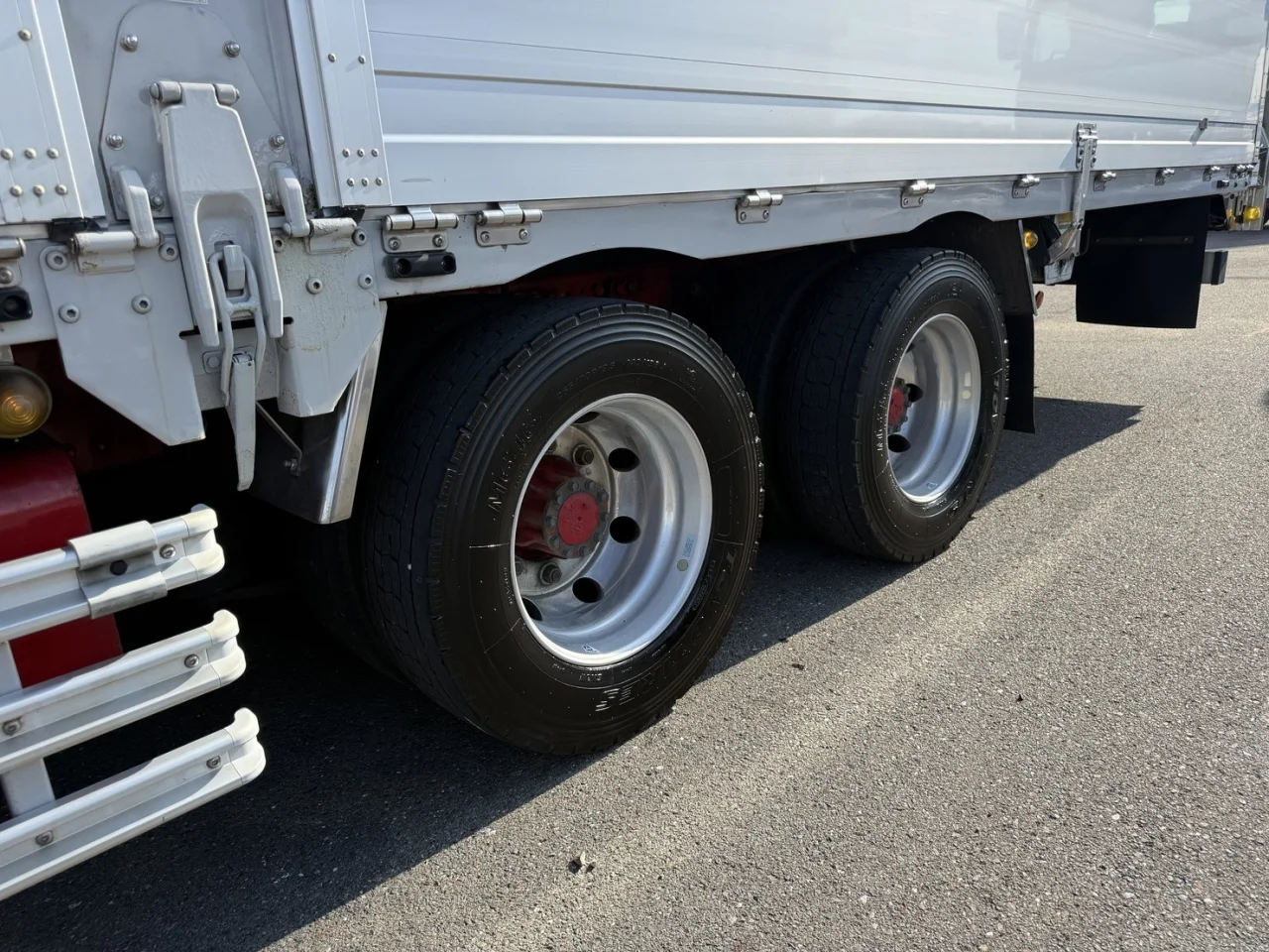 車両画像 33: 平成30年(2018)：日野：17プロフィア：アルミウィング