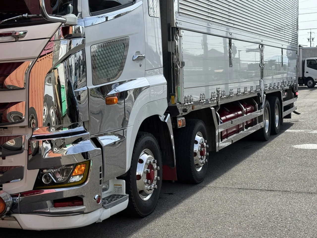 車両画像 30: 令和元年(2019)：日野：17プロフィア：冷凍ウィング