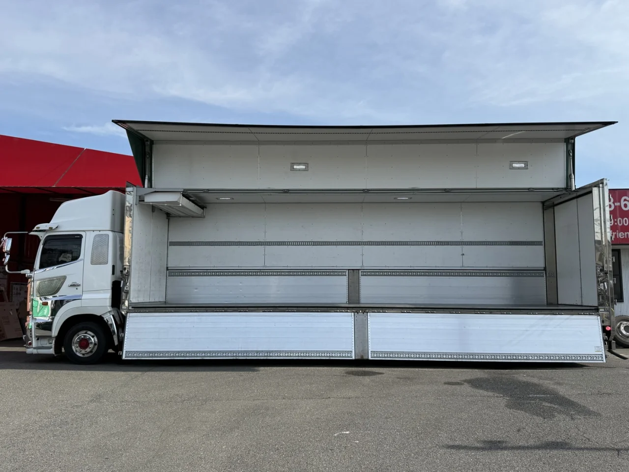 車両画像 9: 令和元年(2019)：日野：17プロフィア：冷凍ウィング
