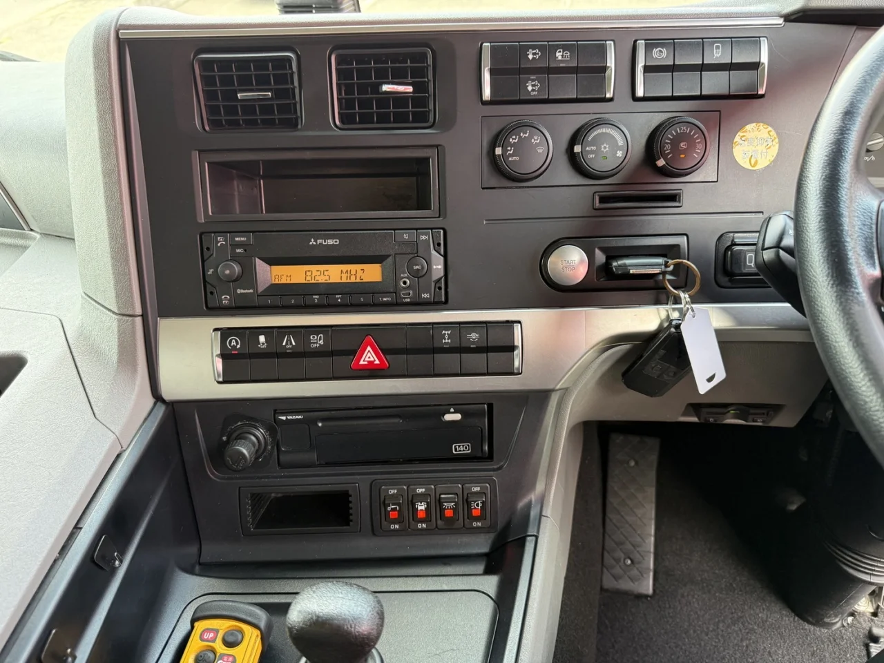 車両画像 25: 平成30年(2018)：三菱ふそう：17スーパーグレート：アルミウィング