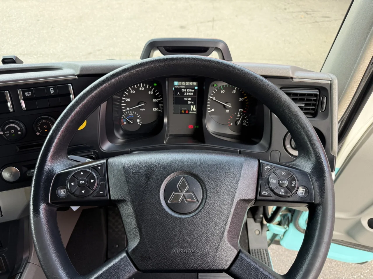 車両画像 26: 平成30年(2018)：三菱ふそう：17スーパーグレート：アルミウィング