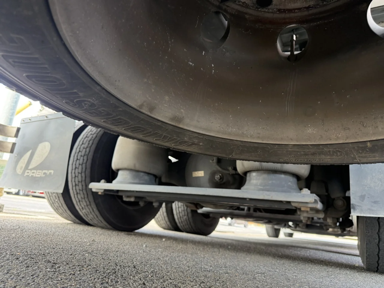 車両画像 36: 平成30年(2018)：三菱ふそう：17スーパーグレート：アルミウィング