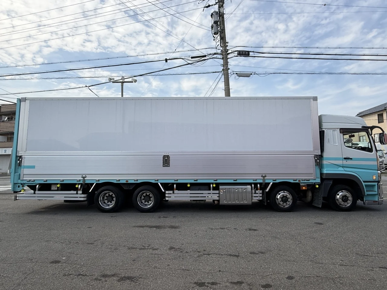 車両画像 7: 平成30年(2018)：三菱ふそう：17スーパーグレート：アルミウィング