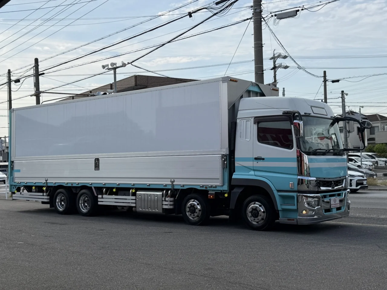 車両画像 8: 平成30年(2018)：三菱ふそう：17スーパーグレート：アルミウィング