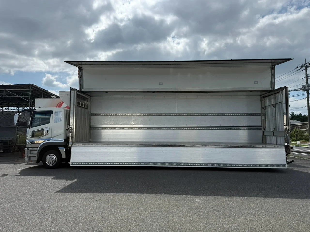 車両画像 6: 令和3年(2021)：三菱ふそう：スーパーグレート：冷凍ウイング