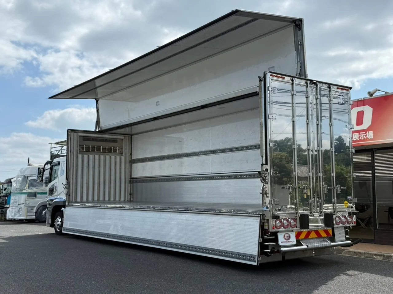 車両画像 7: 令和3年(2021)：三菱ふそう：スーパーグレート：冷凍ウイング