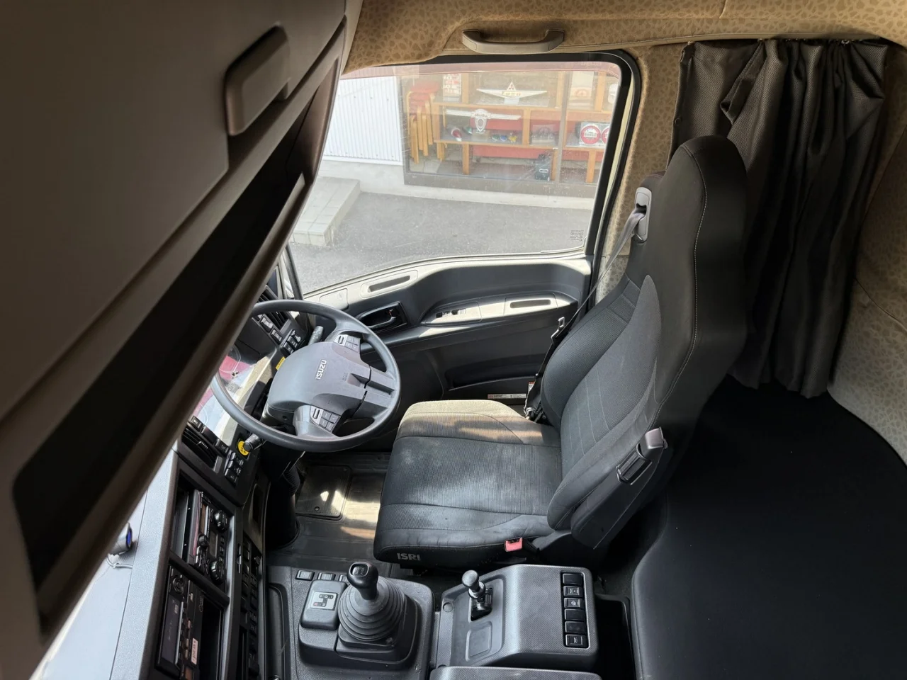 車両画像 28: 令和4年(2022)：いすゞ：ギガ：アルミウィング