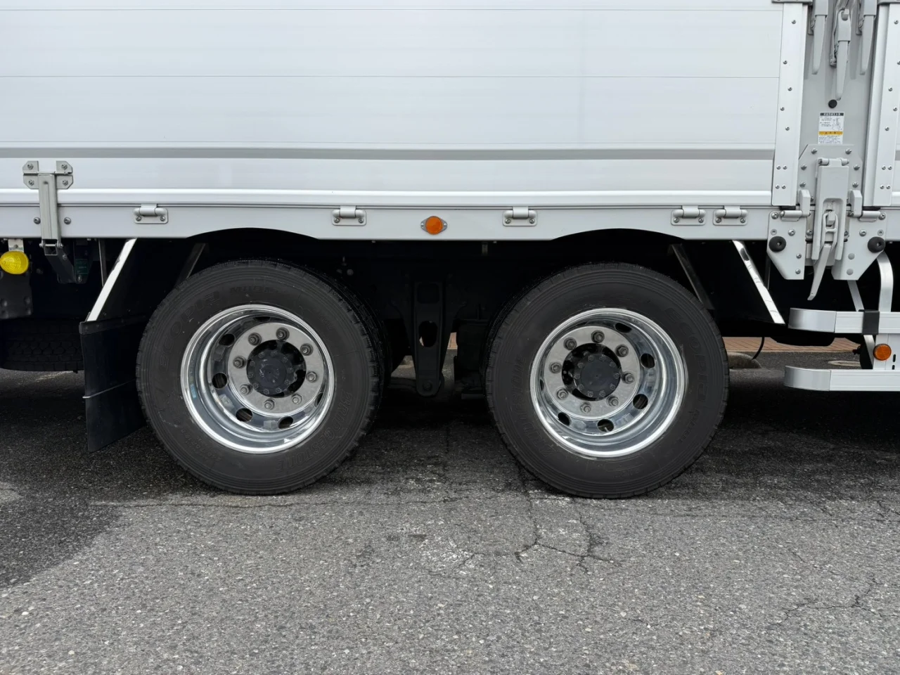 車両画像 26: 令和6年(2024)：三菱ふそう：24スーパーグレート：アルミウィング