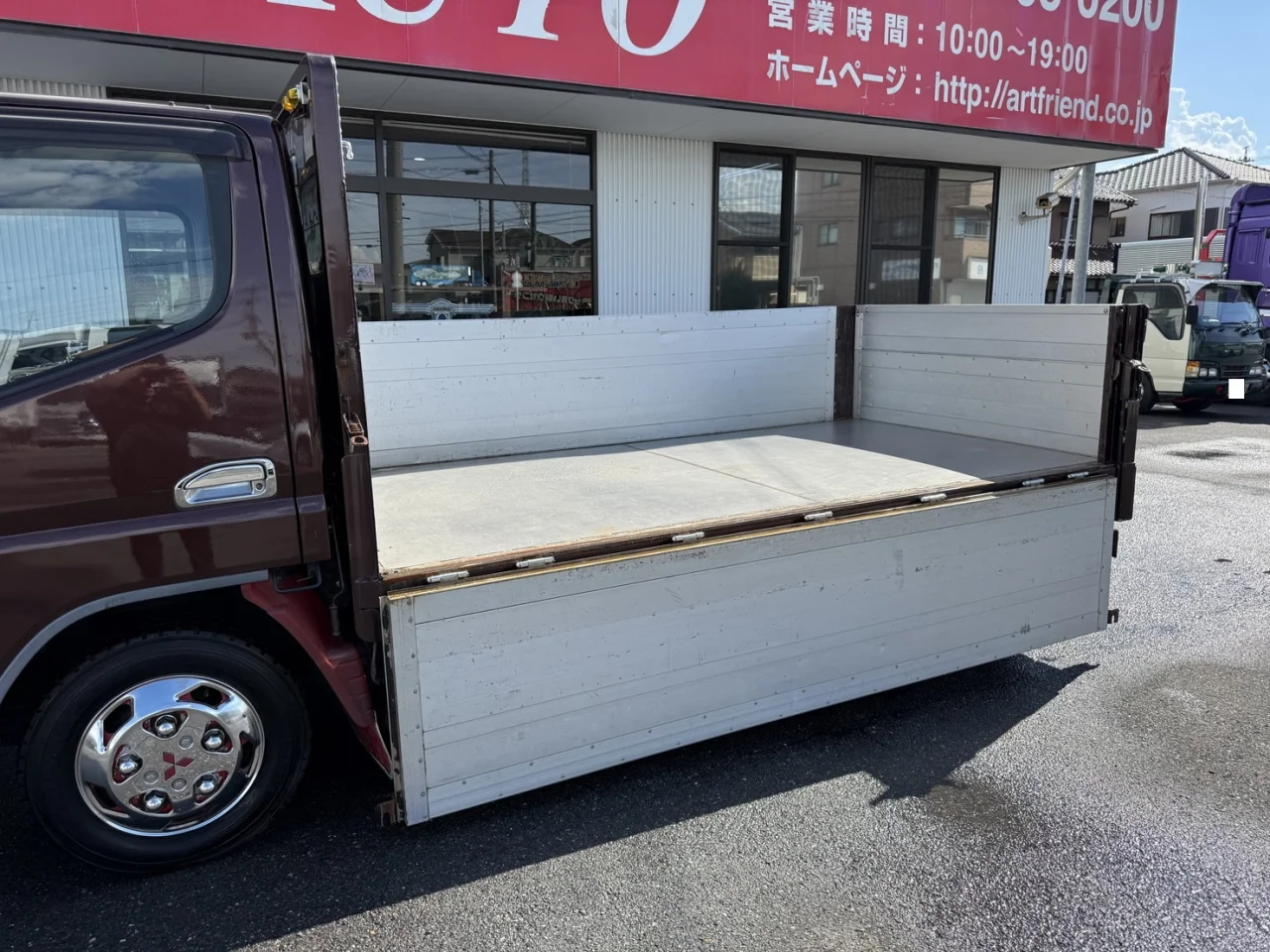 車両画像 10: 令和8年(2026)：三菱ふそう：キャンター：平ボデー