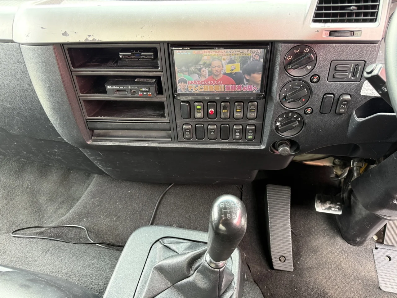車両画像 21: 平成30年(2018)：三菱ふそう：ファイター：アルミウィング