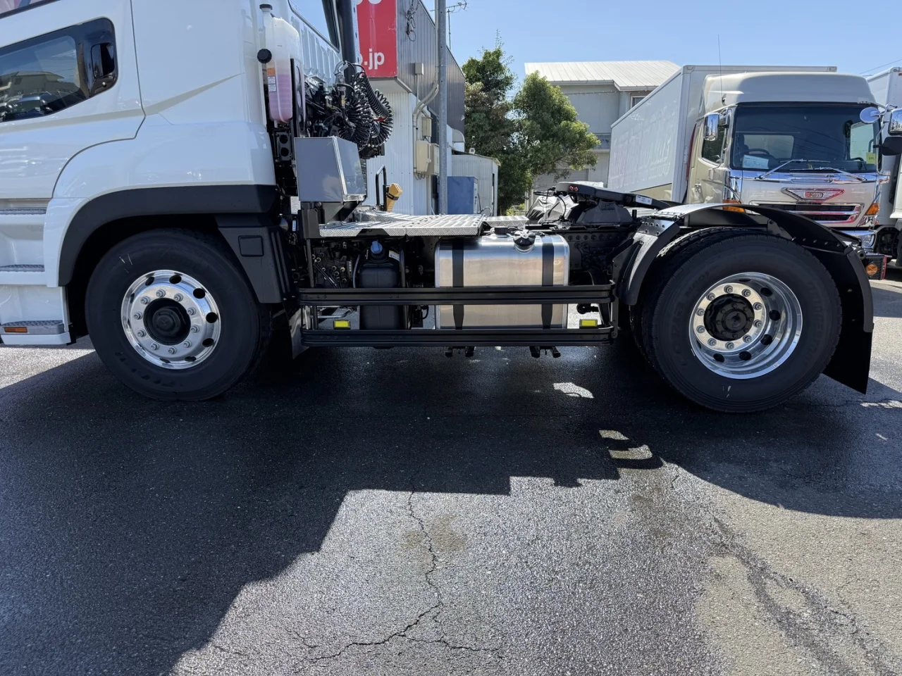 車両画像 10: 令和7年(2025)：三菱ふそう：24スーパーグレート：トレーラーヘッド