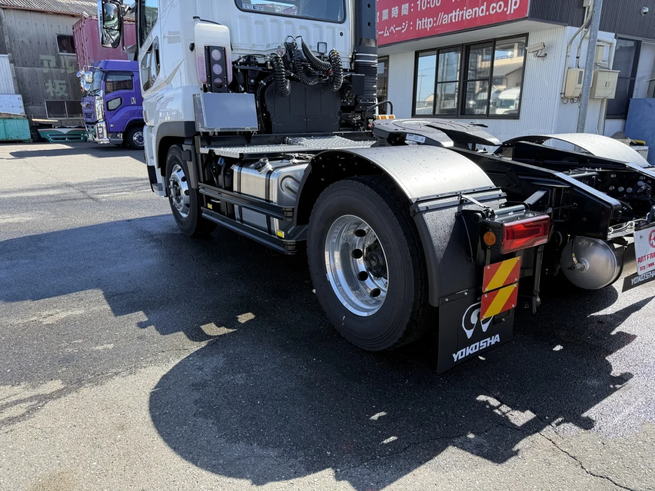 車両画像 11: 令和7年(2025)：三菱ふそう：24スーパーグレート：トレーラーヘッド