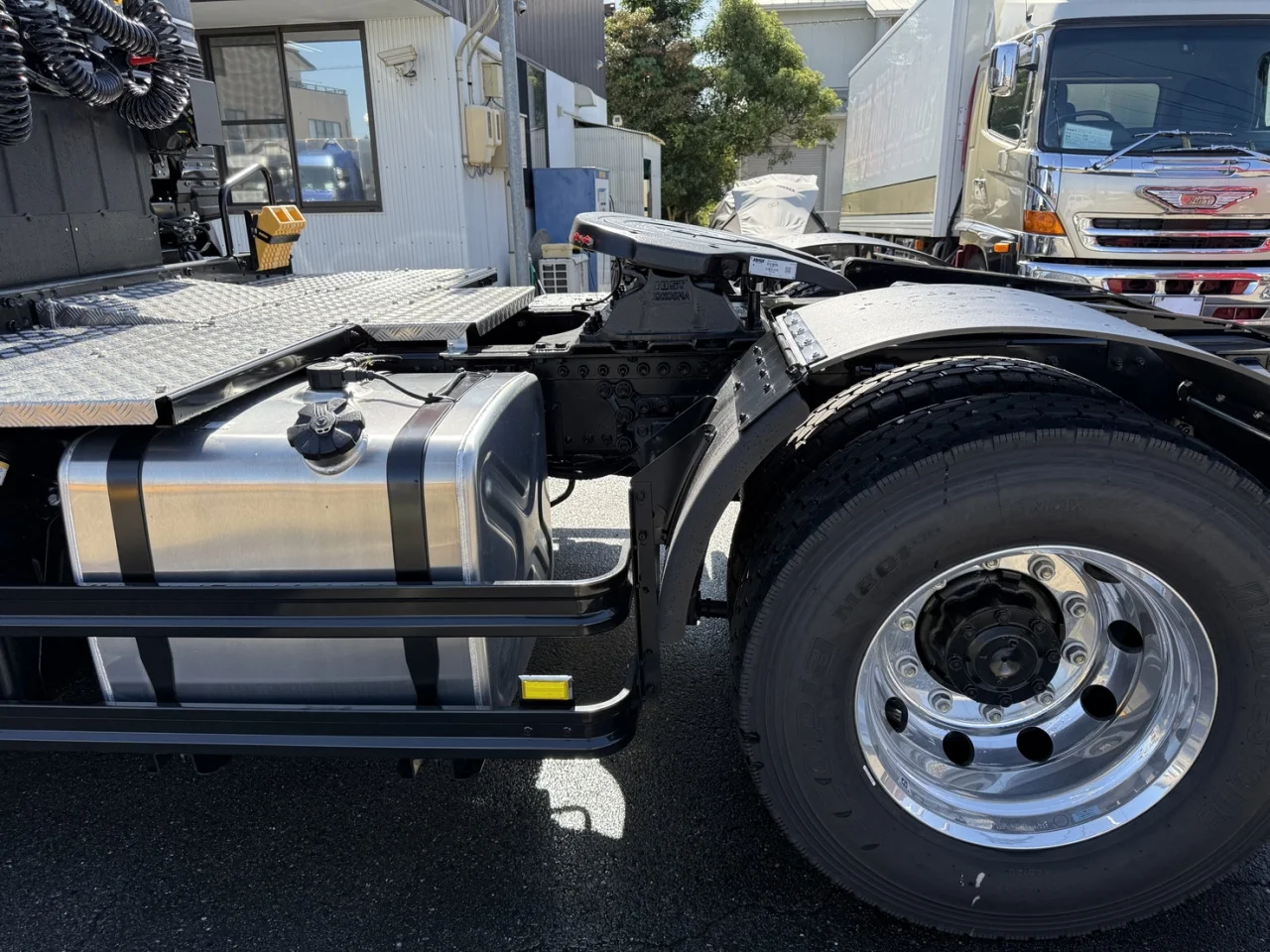 車両画像 21: 令和7年(2025)：三菱ふそう：24スーパーグレート：トレーラーヘッド
