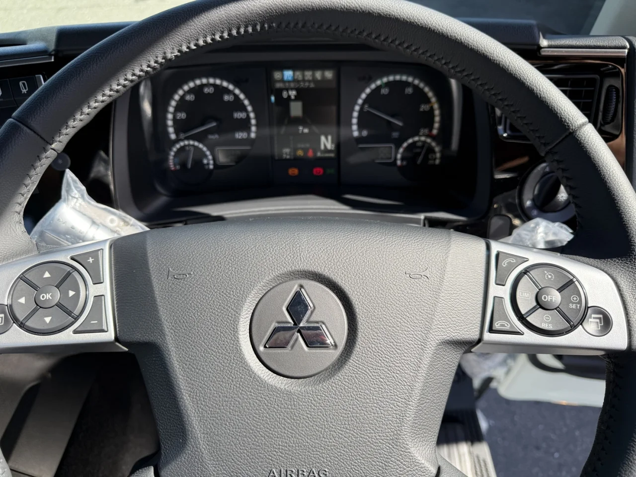車両画像 33: 令和7年(2025)：三菱ふそう：24スーパーグレート：トレーラーヘッド
